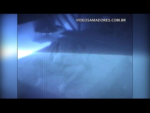 ❤️ O marido filma a mulher a foder o vizinho e descobre que ele é um cornudo ❤️ Porno vídeo em nós