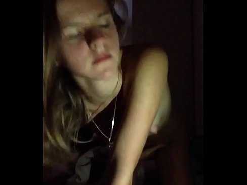 ❤️ Uma rapariga masturba-se e ejacula ❤️ Porno vídeo em nós